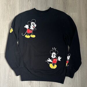 Disney Women’s  Black Crew neck sweatshirt with Mickey Mouse Design size Xs
